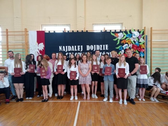 Miniaturka artykułu Wójt nagrodziła najlepszych