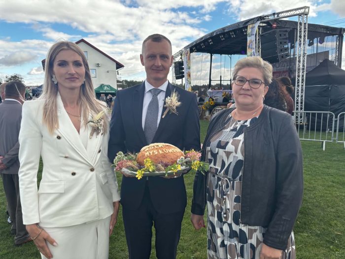 Miniaturka artykułu Chleb, który łączy. Dożynkowe święto w Osinach